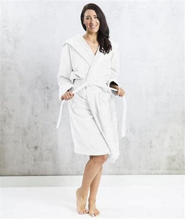 robe white